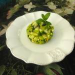 TATAR Z AWOKADO, KIWI, BROKUŁA I JABŁKA