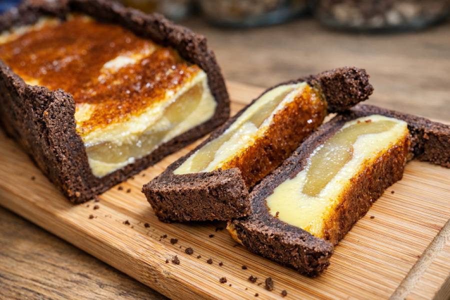 Kruche ciasto kakaowe z gruszkami