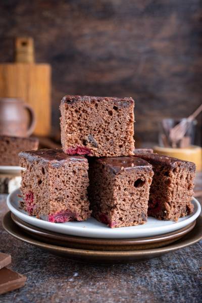 Wilgotny murzynek z wiśniówką