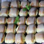 SEROWE PODUSZECZKI Z CYTRYNOWYM LUKREM. NA DROŻDŻACH