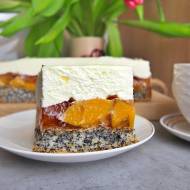 Piegusek z brzoskiwniami i kremem śmietankowym