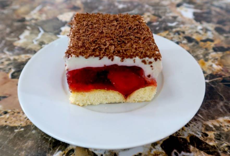 Sernik na zimno na biszkoptach z galaretką i truskawkami bez pieczenia + film