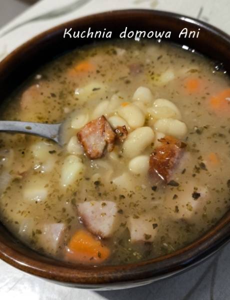 Zupa fasolowa z kiełbasą i ziemniakami