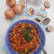 Fasolka w mleczku kokosowym z suszonymi pomidorami i szpinakiem