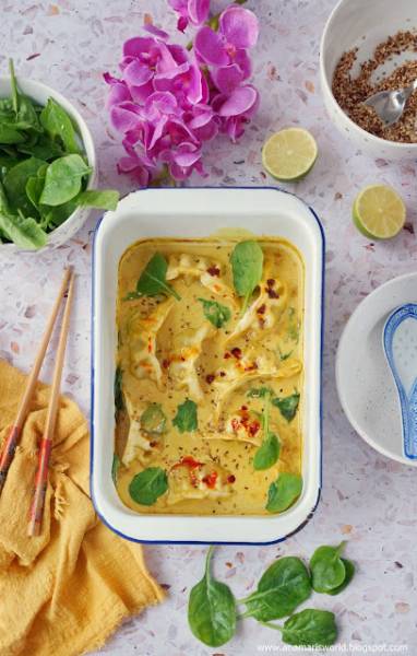Zapiekane pierożki gyoza w sosie curry