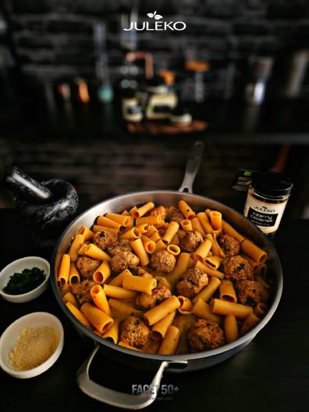 Polpette in Bianco z czarnym czosnkiem