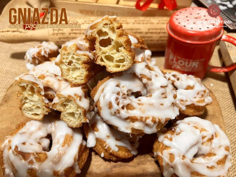 Pączki hiszpańskie, pączki wiedeńskie, gniazda