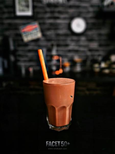 Czekoladowy koktajl proteinowy z tamaryndem