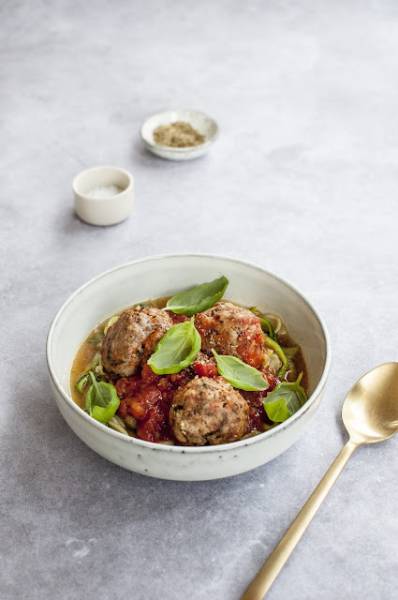 Pulpety z indyka z makaronem z cukinii