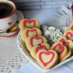 KRUCHE, MAŚLANE SERDUSZKA Z TRUSKAWKOWĄ ŻELKĄ