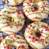 Oponki z sosem pistacjowym