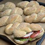 Zakręcone bułeczki z sezamem