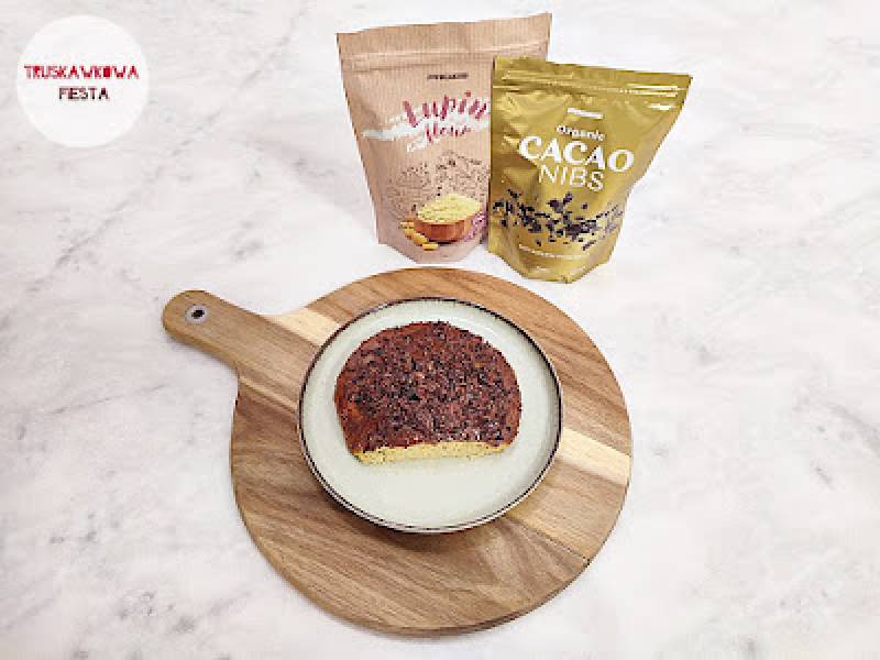 Ciasto bananowe z mąki z łubinu, ziarnami kakao