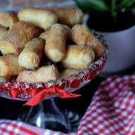 CHRUPIĄCE RURKI Z CUKREM Z CIASTA TWAROGOWEGO