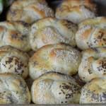 MIĘCIUTKIE BUŁKI PSZENNE Z ZIARNAMI