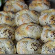 MIĘCIUTKIE BUŁKI PSZENNE Z ZIARNAMI