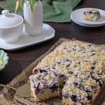 Ciasto z białą czekoladą, borówkami i kruszonką