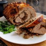 Pieczeń z szynki faszerowana grzybami, niedzielny obiad