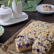 Ciasto z białą czekoladą, borówkami i kruszonką