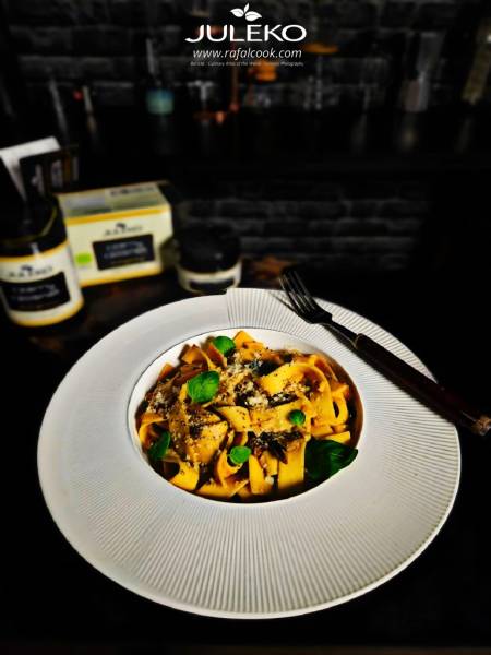 Pappardelle z borowikami i czarnym czosnkiem