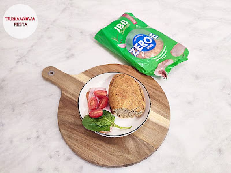 Szynka wędzona z chlebkiem owsianym z serka włoskiego z air fray'era