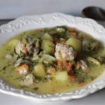 OGÓRKOWA Z PULPECIKAMI Z BIAŁEJ KIEŁBASY