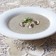 Aksamitna zupa krem z pieczarek z nutą gałki muszkatołowej