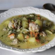 OGÓRKOWA Z PULPECIKAMI Z BIAŁEJ KIEŁBASY