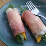 Roladki z szynki szwarcwaldzkiej z mango