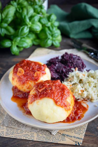 Kluski ziemniaczane z szarpanym indykiem