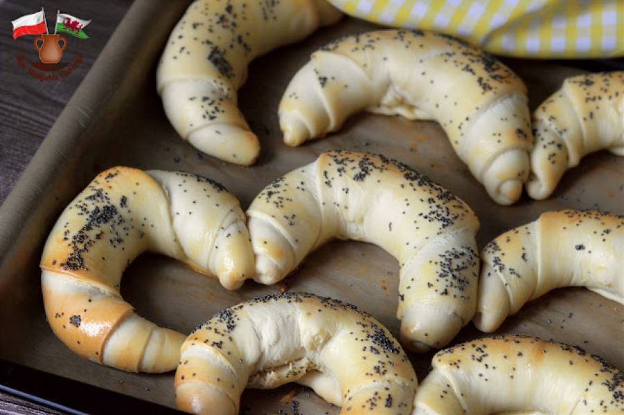 PYSZNE ŚNIADANIOWE ROGALE Z MAKIEM