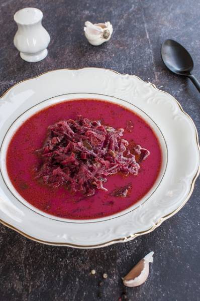 Zupa barszcz z kapustą pekińską