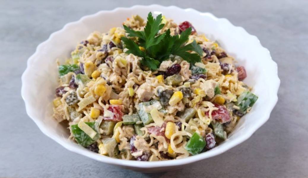 Sałatka z zupek chińskich z kurczakiem+ film