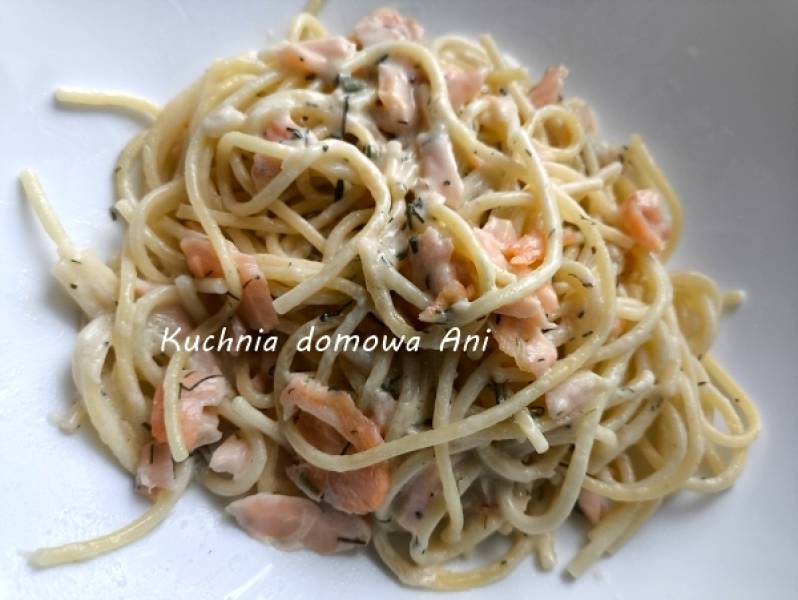 Spaghetti z łososiem i śmietanką