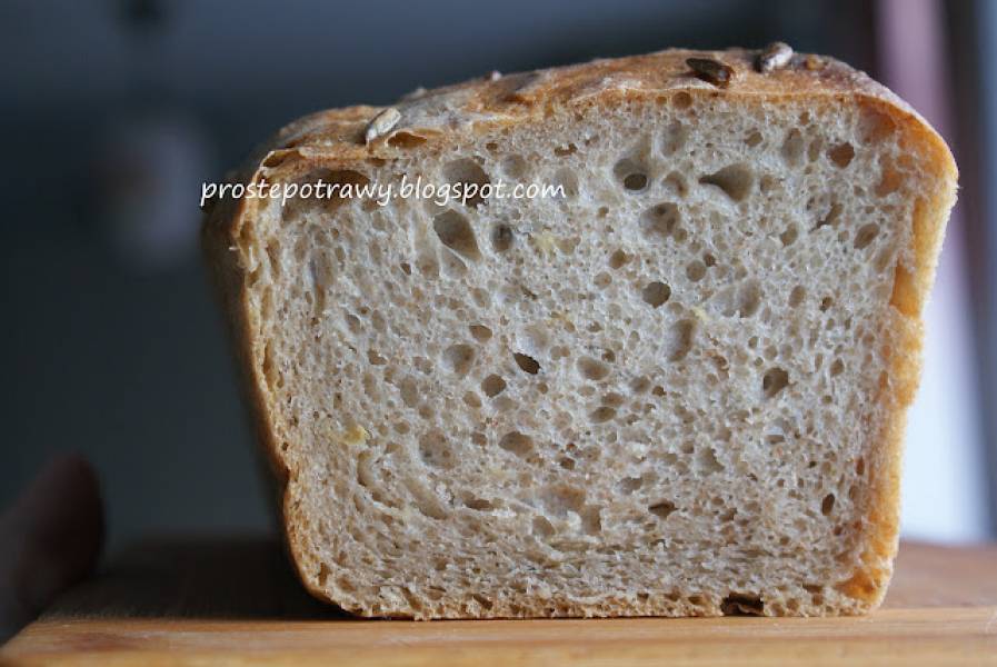 Chleb orkiszowo- pszenny na zakwasie z żółtkiem, najsmaczniejszy