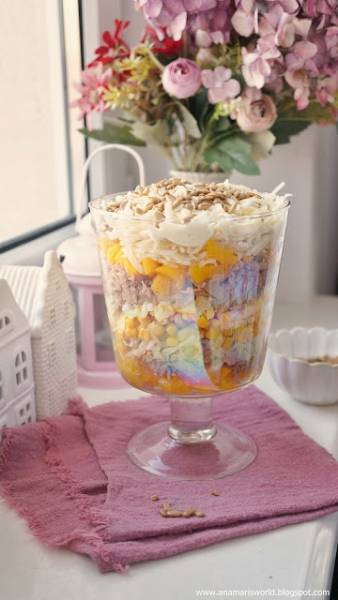 Sałatka z jajkiem, tuńczykiem i selerem konserwowym