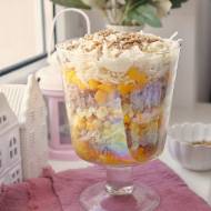 Sałatka z jajkiem, tuńczykiem i selerem konserwowym