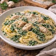 Tagliatelle z kurczakiem i szpinakiem