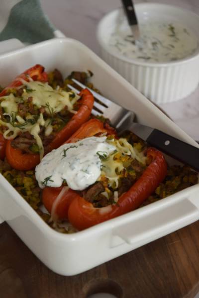 Papryki faszerowane indykiem i zielonymi warzywami