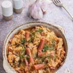 Młoda kapusta z kabanosami