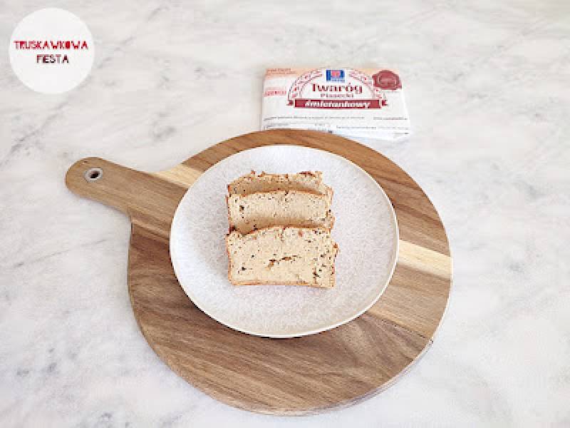 Ciasto mocno bananowe z mąką kokosową, mąką jaglaną, mąką owsianą i twarogiem śmietankowym