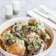 Kurczak po myśliwsku w winnym sosie