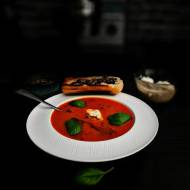 Krem pomidorowy ze stracciatellą i chili