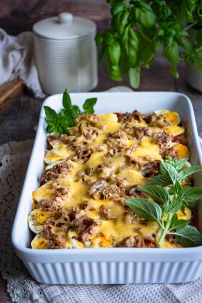 Zapiekanka ziemniaczana z jajkami i tuńczykiem