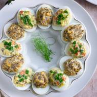 Jajka faszerowane porem, pieczarkami i wędzonym łososiem