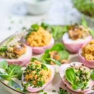 Jajka faszerowane pieczarkami i suszonymi pomidorami