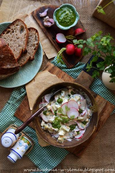 Wielkanocna sałatka jajeczna z rzodkiewkami