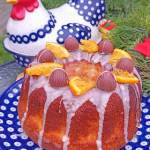 Babka z sokiem pomarańczowym i czekoladą.