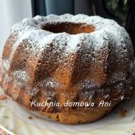 Trójkolorowa babka z kakao i orzechami