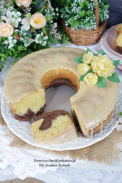 babka jogurtowa z lukrem ajerkoniakowym